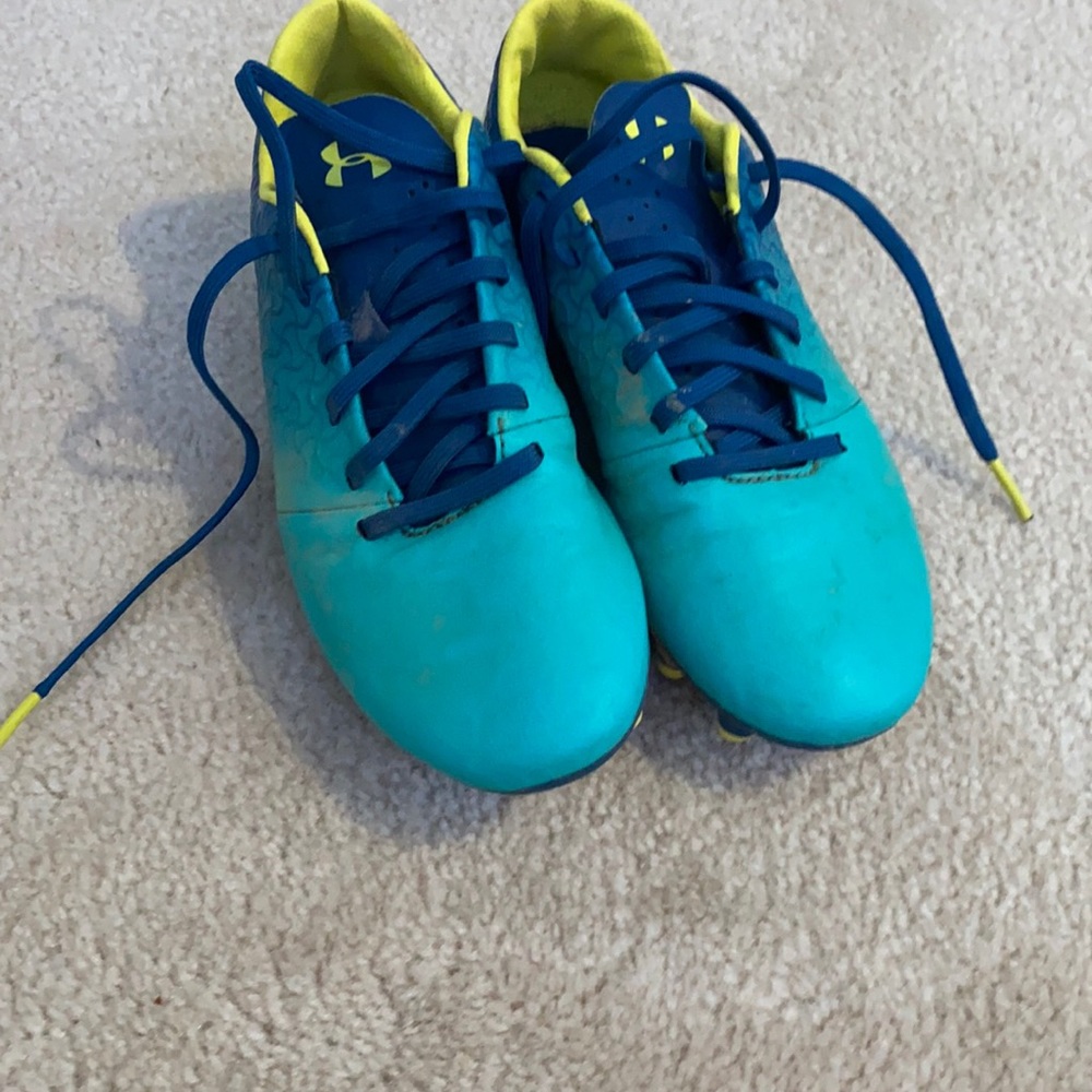 Kids cleats